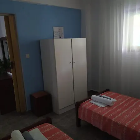 Thea Apartmens דירה