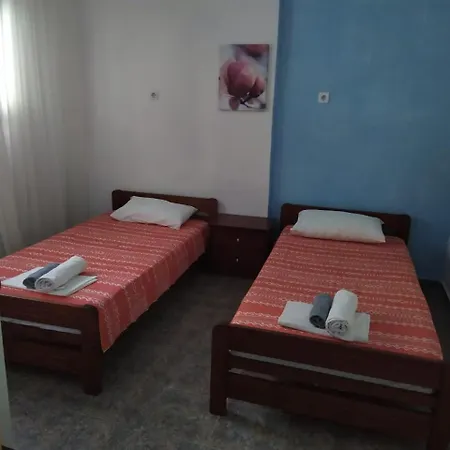 Thea Apartmens פוליכרונו