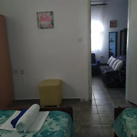 Thea Apartmens דירה
